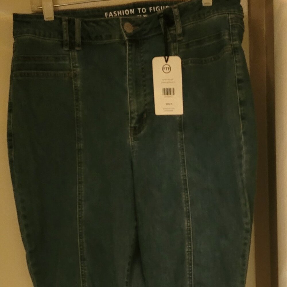 Fashion to Figure Front Split Flare Jeans size 16